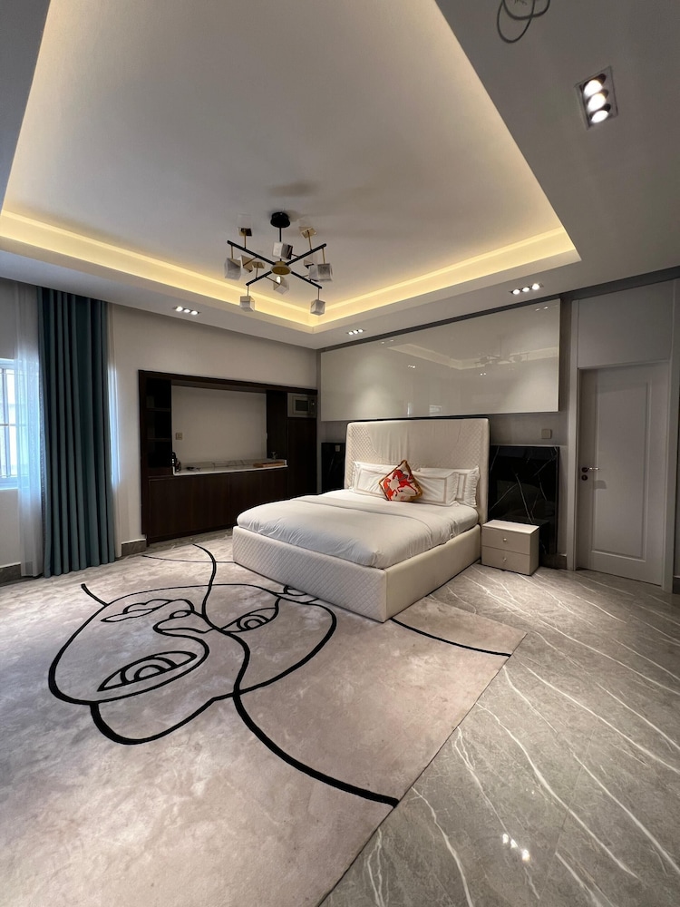 Sujimoto Residences Precious