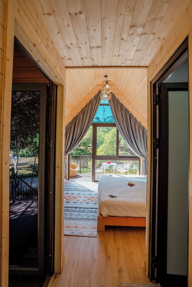 Bai Tu Long Mountain Resort
