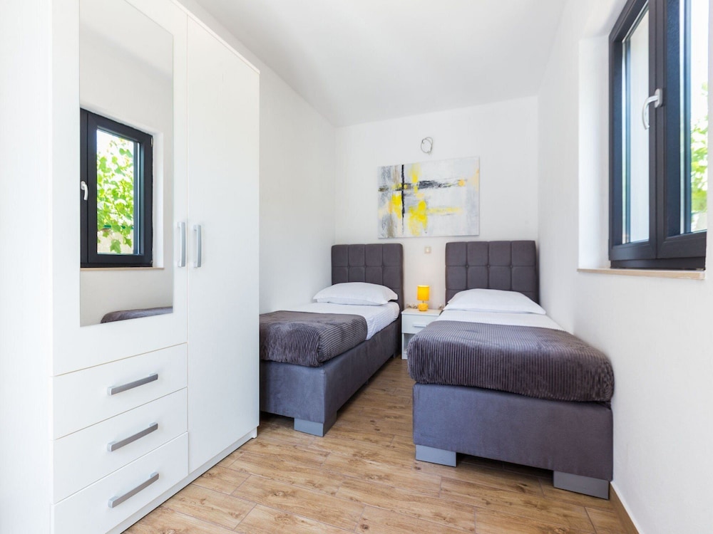 Charming Retreat With Lush Garden, BBQ & Sunlit Terrace Near Bibinje Beaches
