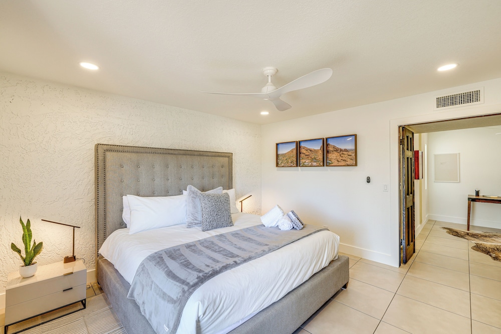 Modern Scottsdale Townhome w/ Heated Pool Access