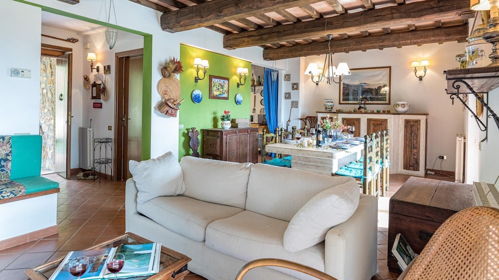 Villa Paola 6 in Gualdo Cattaneo view 5