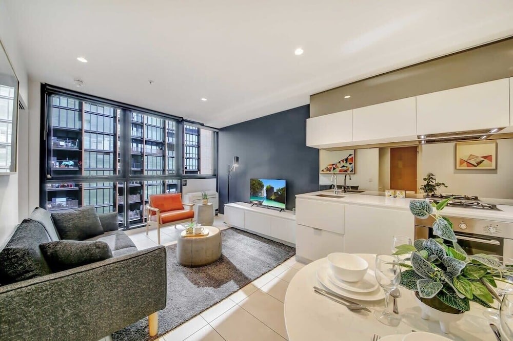 A Cozy & Comfy 2BR Apt Near Crown & Southern Cross