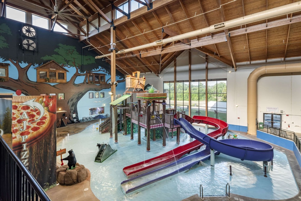 Three Bears Waterpark Resort Near Tomah, Ascend Collection Hotel