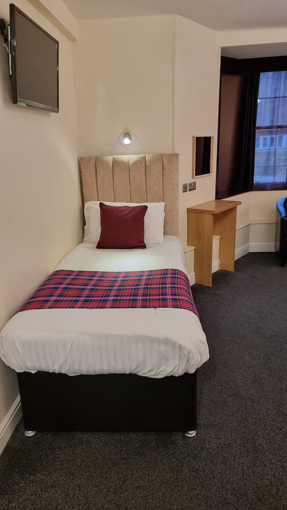 The Hampton Court Guesthouse