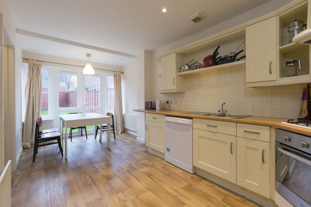 5 Rosebay Gardens