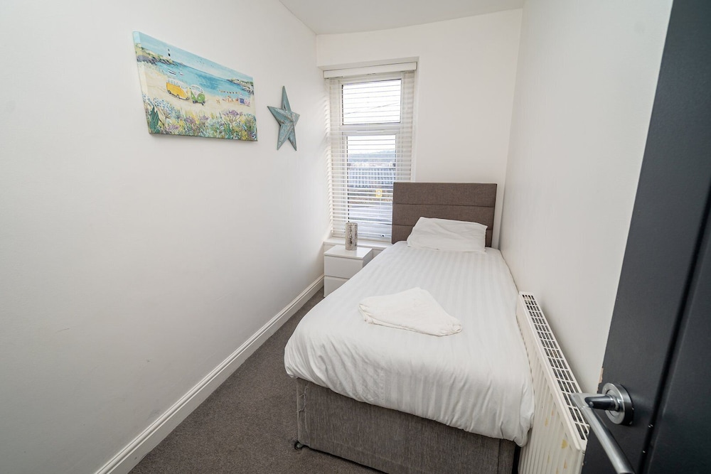 Cosy 3-bed House Walk to Swansea Stadium