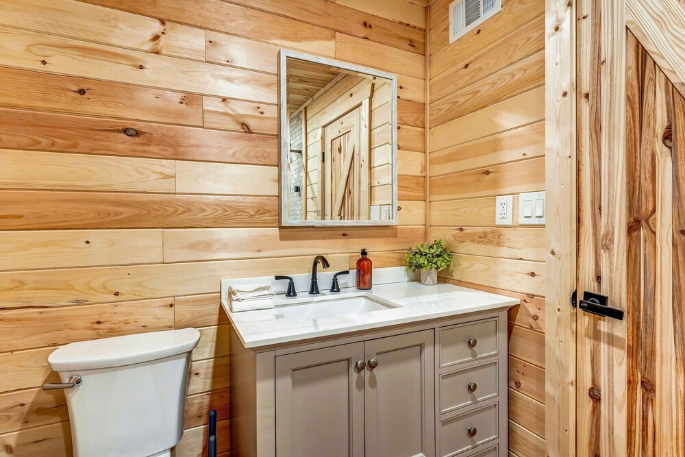 Grand Timber by Avantstay Indoor Pool Sauna Sports Court Game Room More