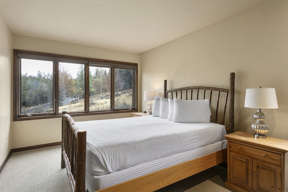 Upper Telemark Drive Home at Deer Valley Resort - 7 Bedroom Home with Hot Tub #2960 7 Home