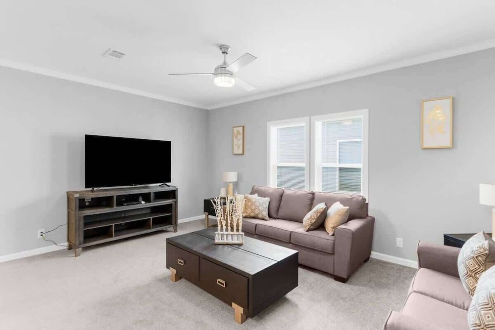 Comfy 2 Bedroom Home, Dade City!