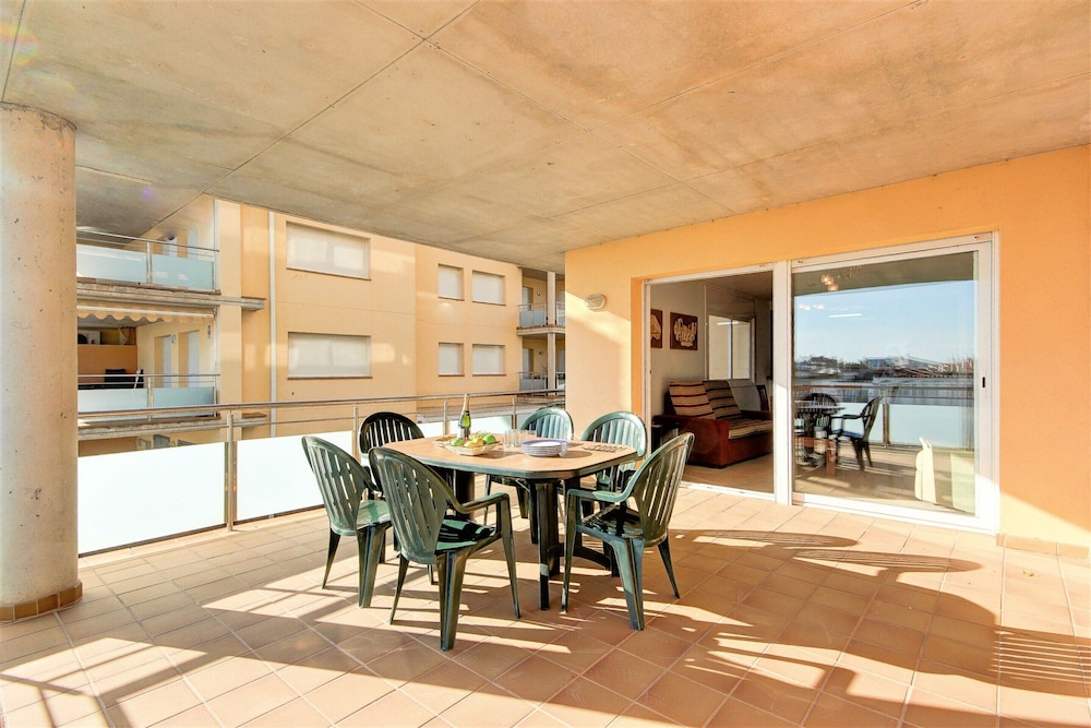 Apartment With Scenic View