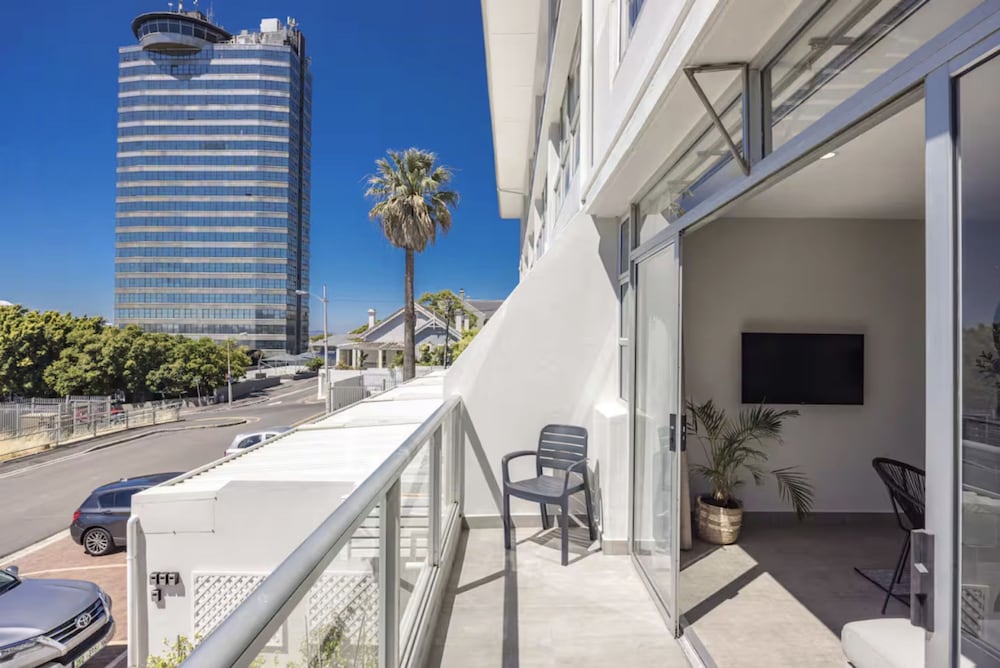 Seaview Bliss a Sunny Apartment and Pool