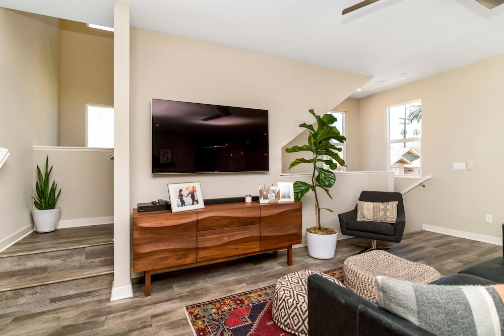 Modern Escape view 5