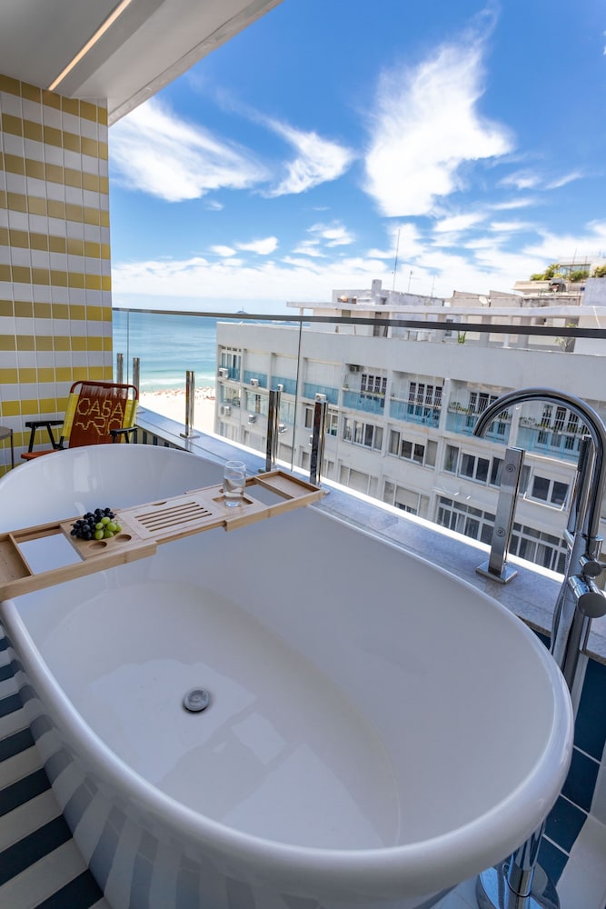 Sea View and Balcony With Bathtub Q4