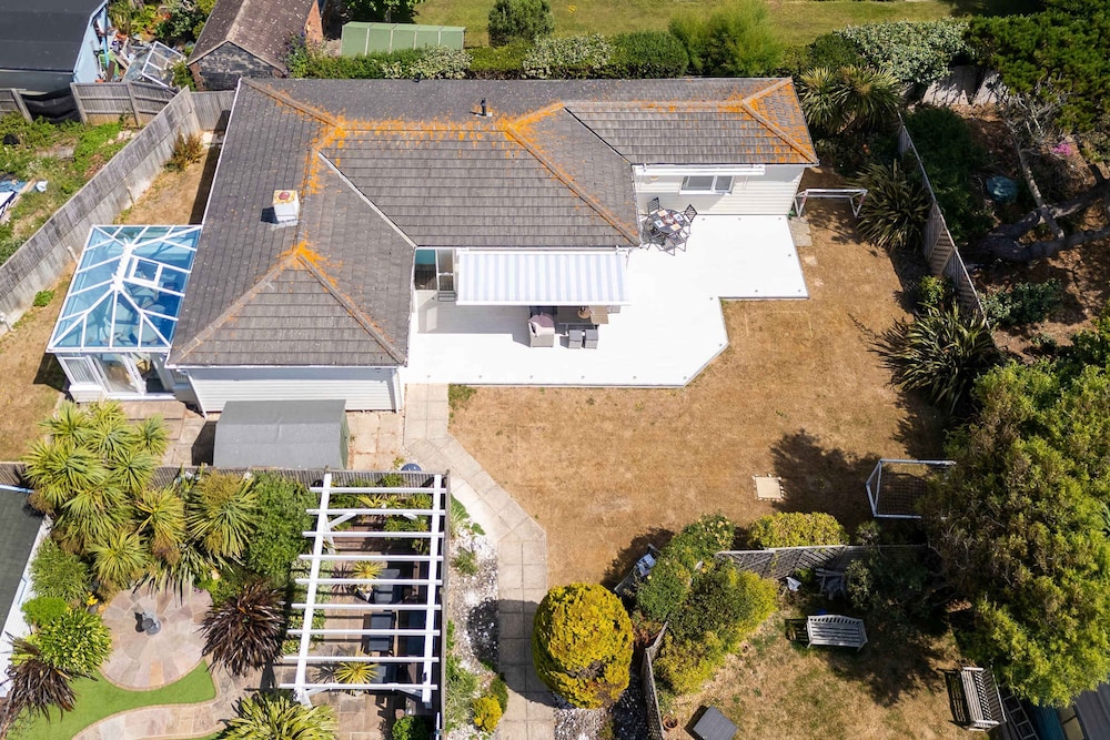 3-bed Beach Bungalow Garden 150m to Sea