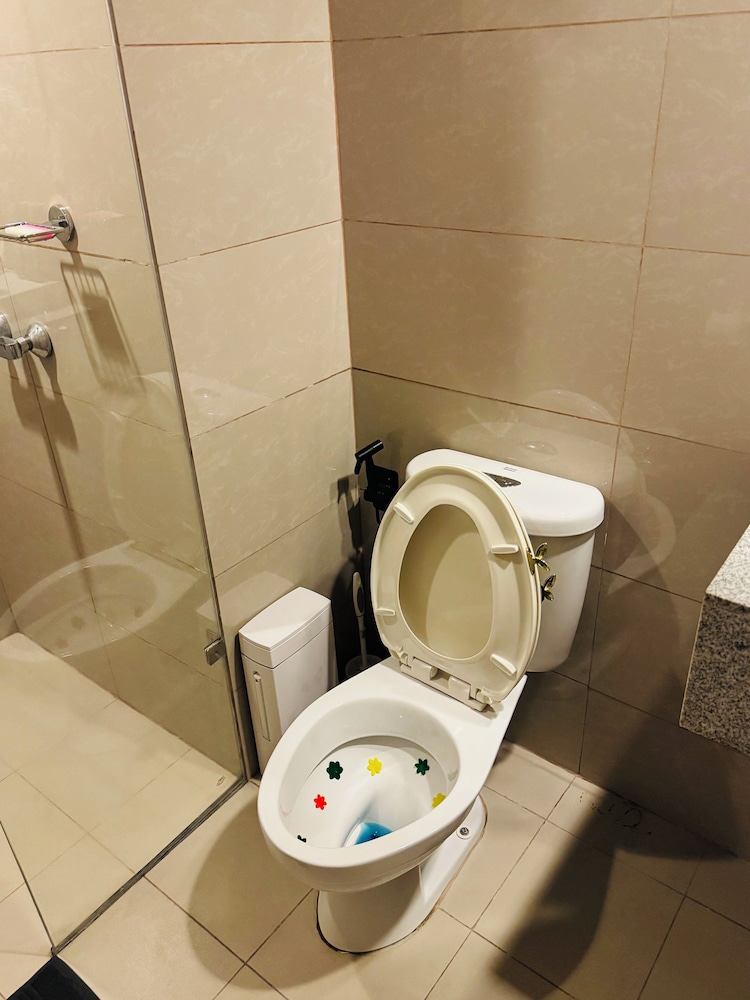 Luxury Staycation beside Okada