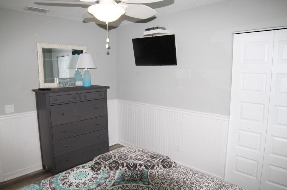 Sunset Harbor 3 Bedroom Home by Redawning view 4