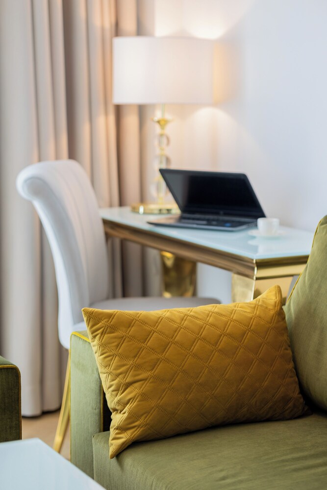 Grzybowska Elegant Apartment by Renters