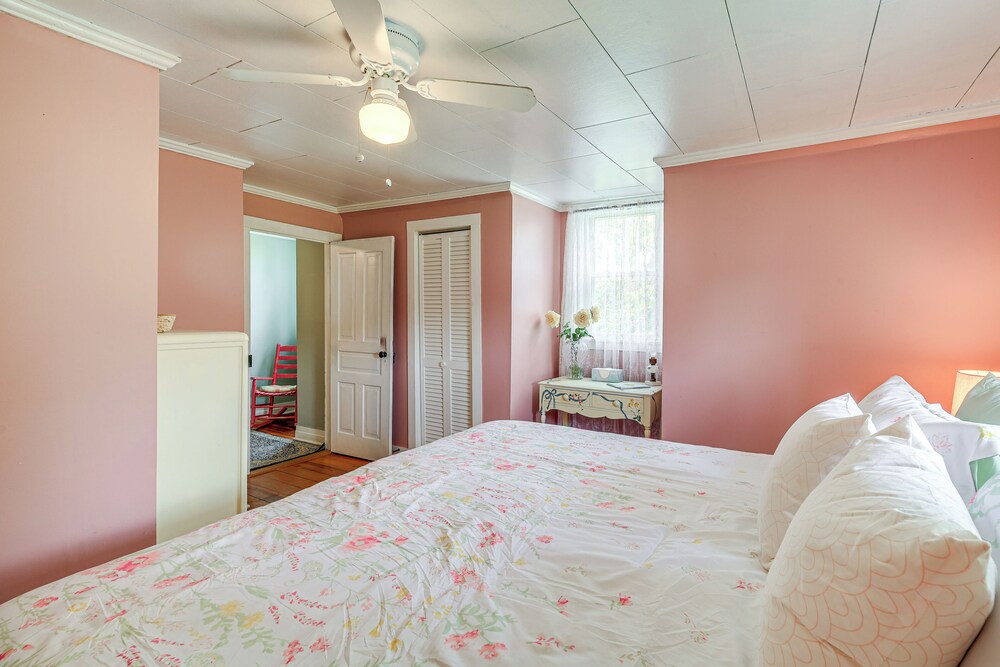 Near Blue Ridge Parkway: Galax Home w/ Mtn Views!