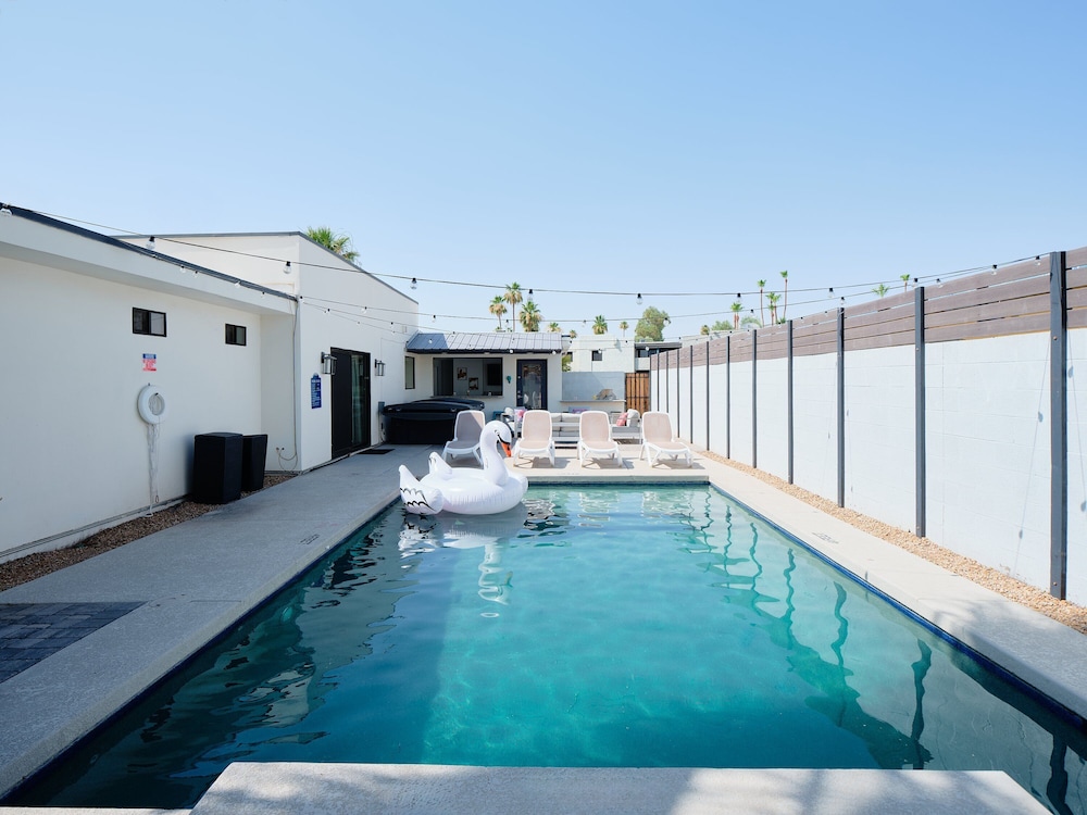 Sunset - Private Pool & Spa - Walk to Old Town