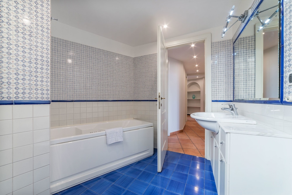 San Giovanni Elegant 6 Pax Apartment