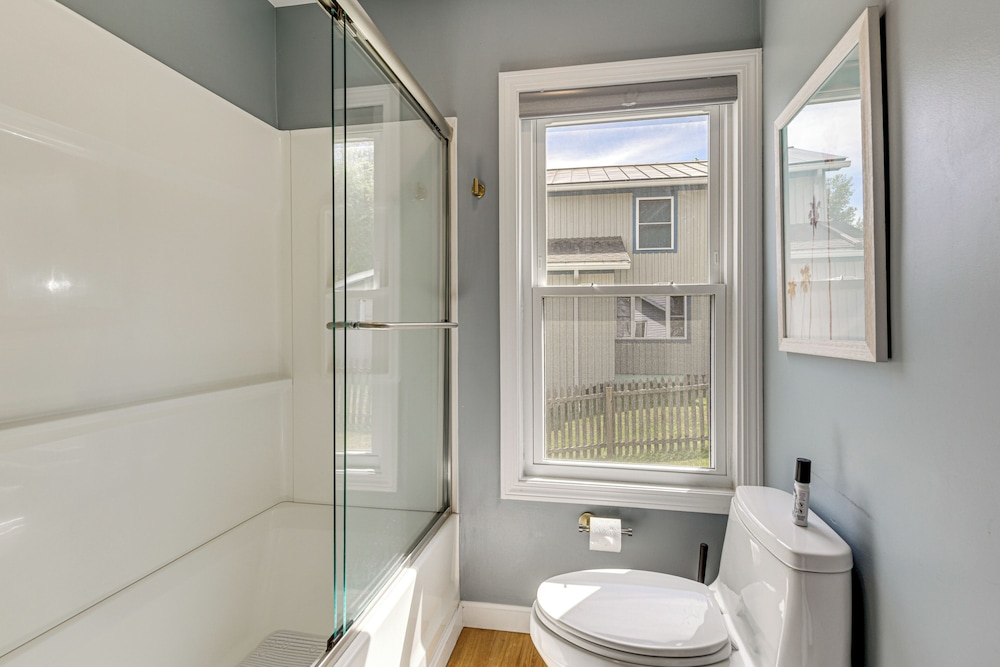 Waterfront Getaway: Lake Champlain Family Retreat!