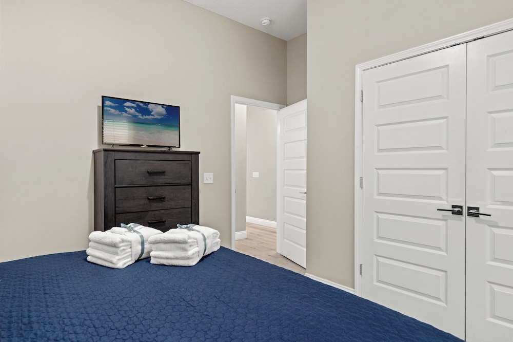 Spacious 4-bed, 3-bath Beach House Sleeps 12 for the Perfect Getaway