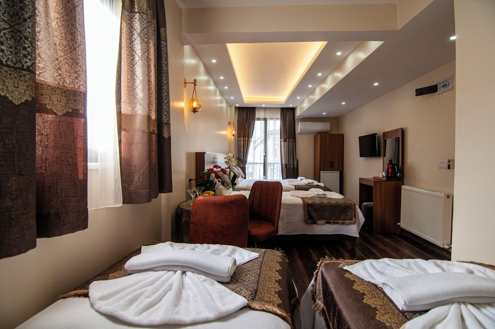 By Historial Hotel - Image 6