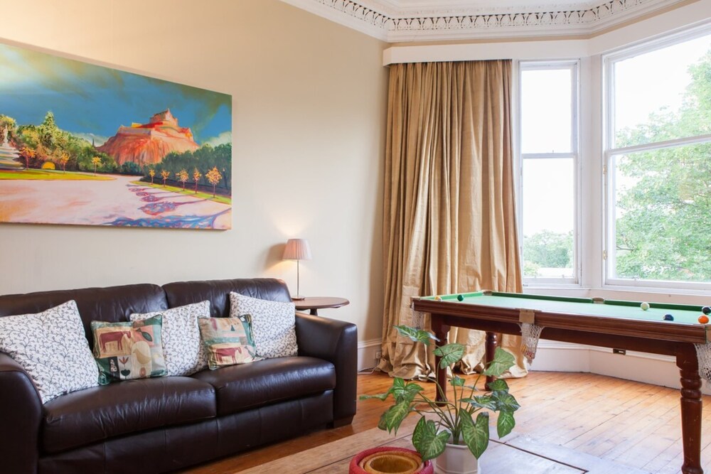 Amazing 4 Bedroom Apartment Just Off The Meadows