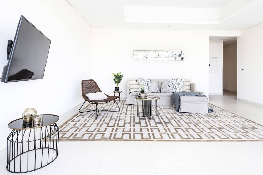Superior + Luxurious 3BR - Sleeping 8! New!