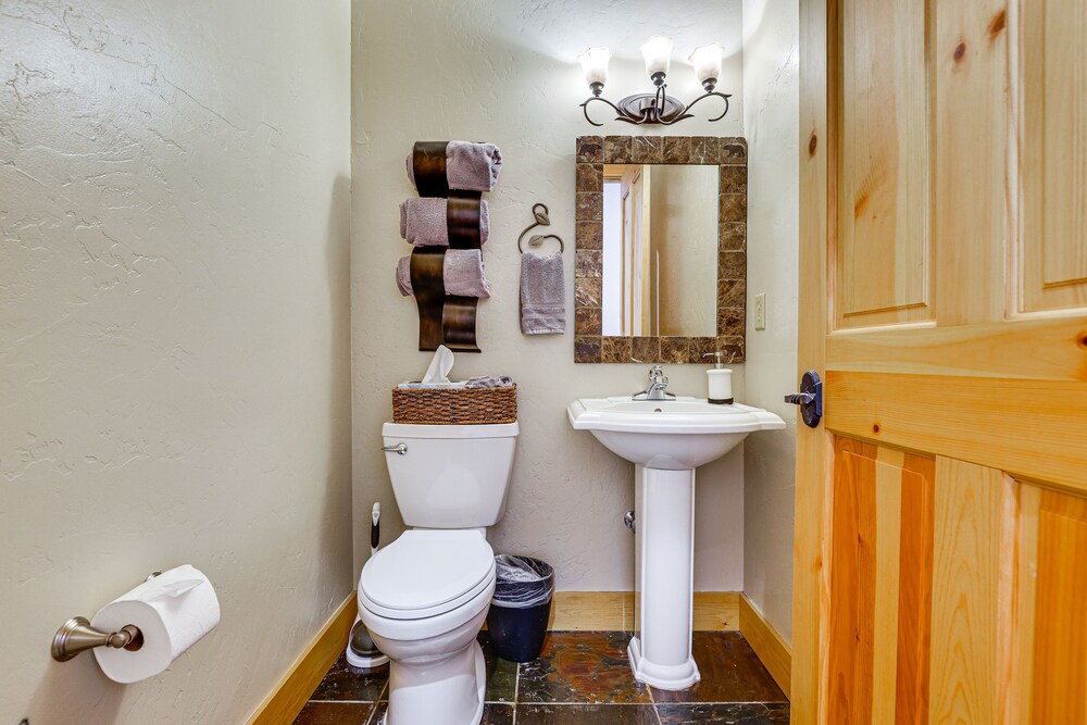 Serene Home w/ Private Hot Tub in Silverthorne