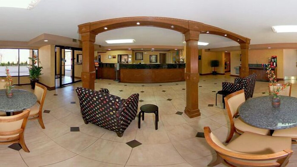 Birmingham Vacations - Days Inn by Wyndham Leeds - Property Image 2