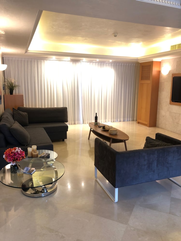 Mamilla's Penthouse