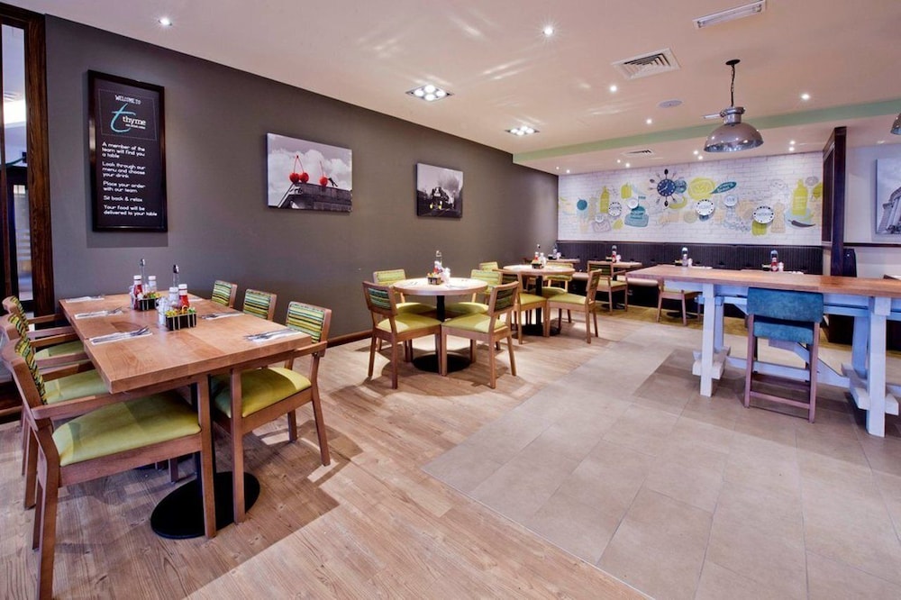 Premier Inn Manchester Airport - M56/J6 Runger Lane North 4