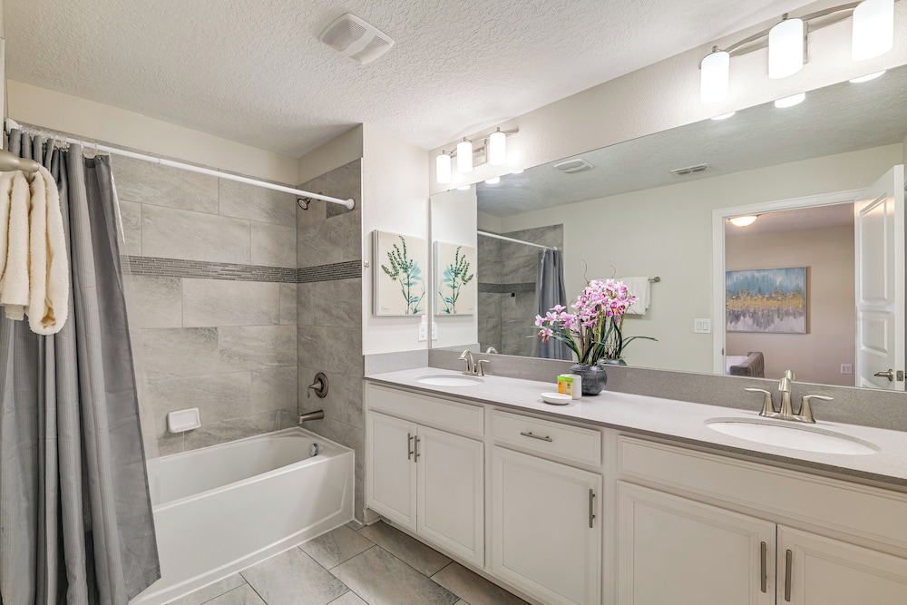 Family Oasis in Championsgate: Private Pool!