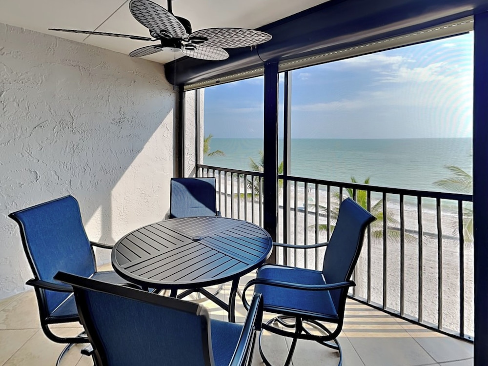 Seaside 4 by Distinctive Beach Rentals