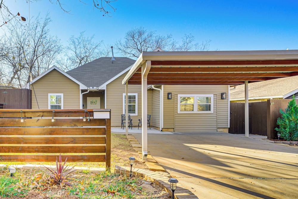 Sauna, Hot Tub & Cold Plunge: Oklahoma City Home!