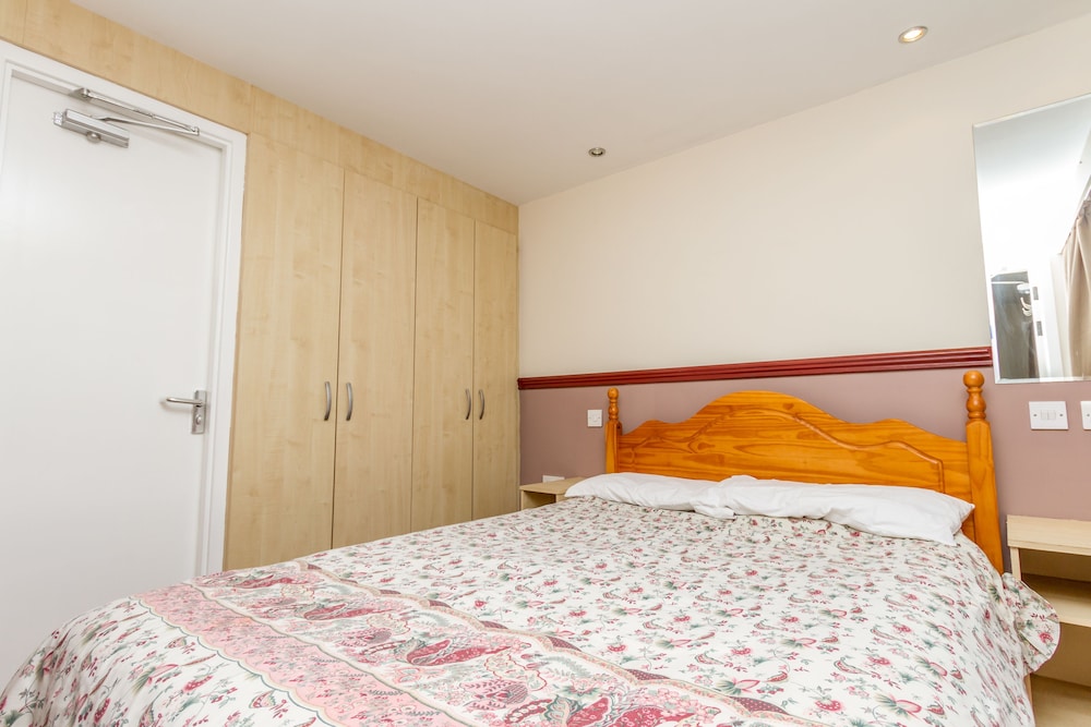 Lynton Apartments