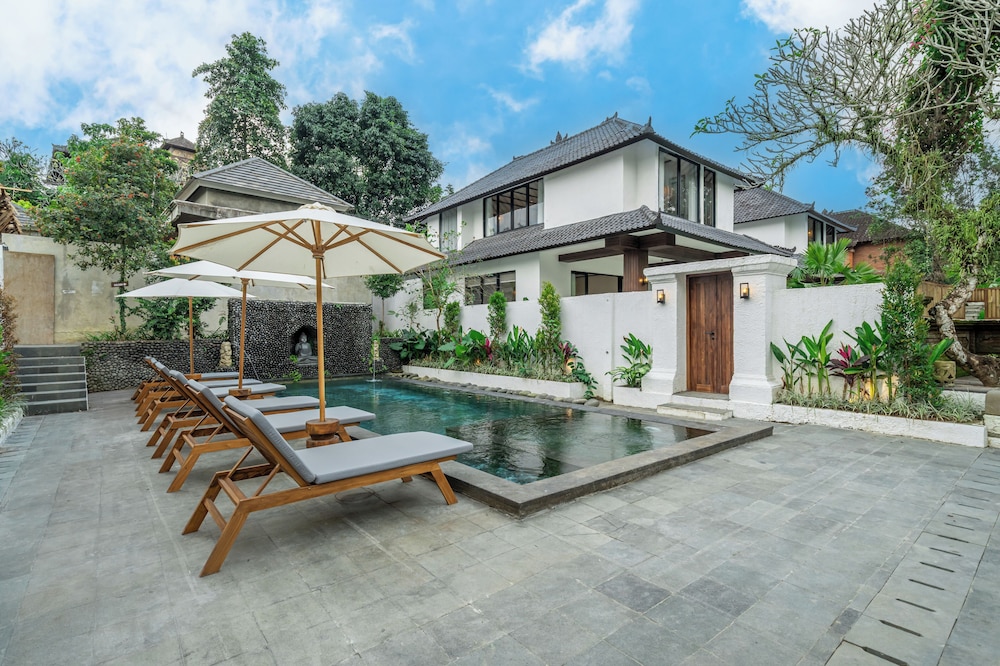 Sacred Jungle by EVDEkimi Ubud – Modern Villas and Apartments with Kitchens, Pools, & Personalized Concierge Service