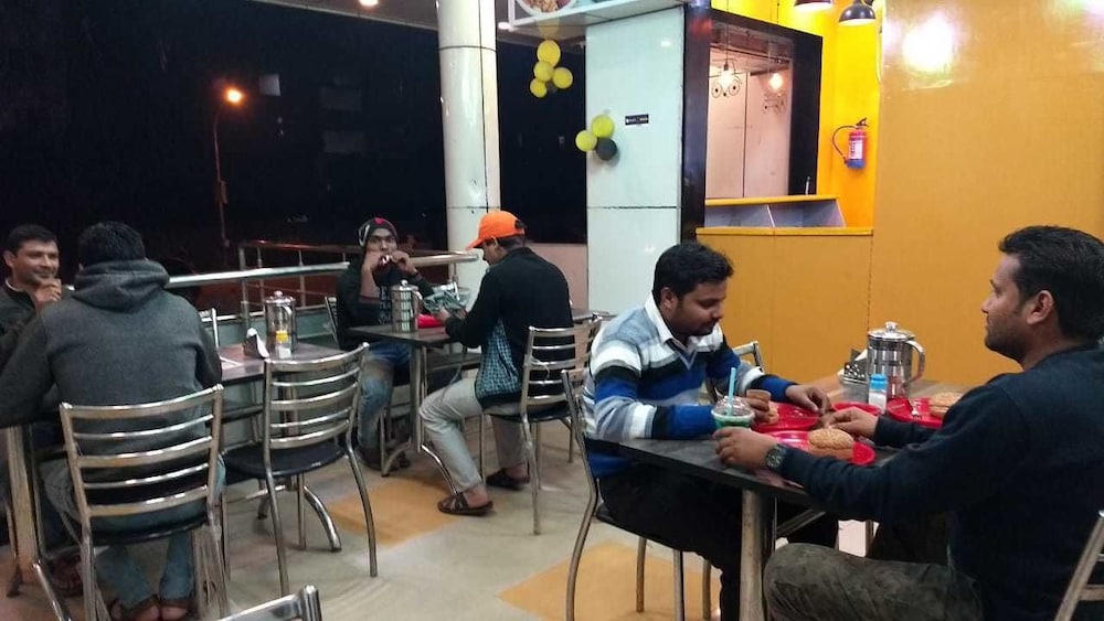 Food & Beverage