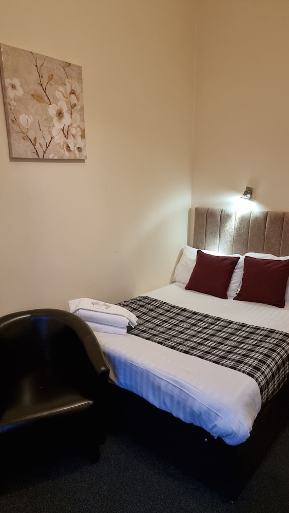 The Hampton Court Guesthouse