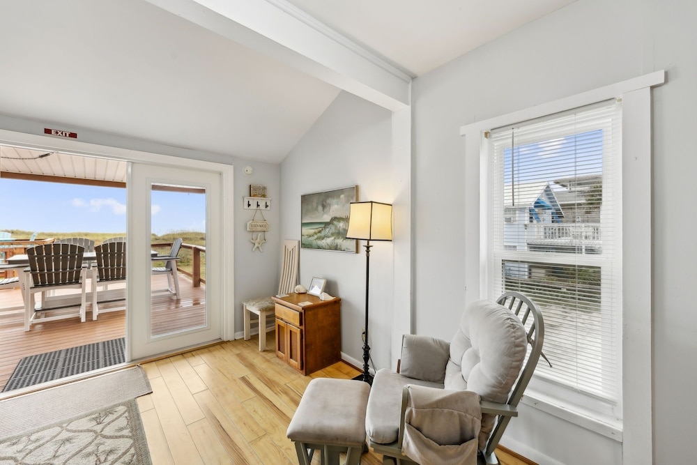 124 S Fletcher - Upstairs 2 Bedroom Duplex