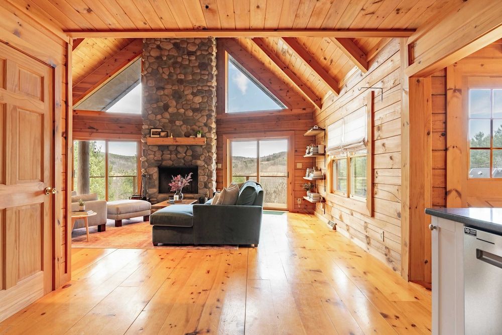 Secluded w/ Deck Views, Hot Tub, & Ping Pong Hudson in the Berks by Avantstay