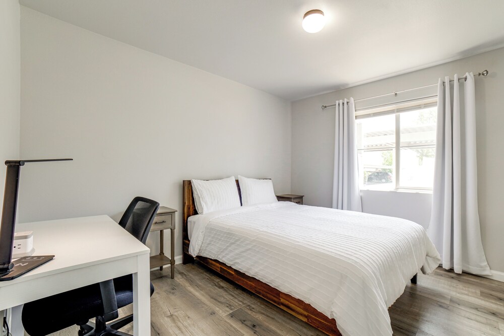 3 Mi to Dtwn: Gated Condo w/ Patio in Reno!