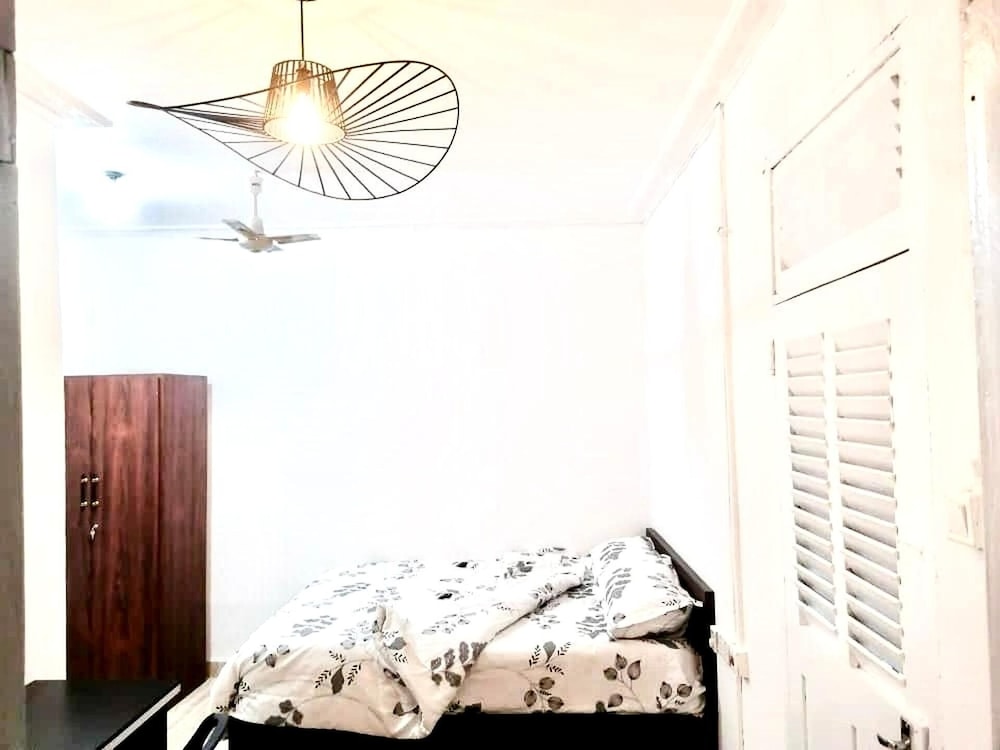 1 Bed House Private Compound With Off Road Parking view 4