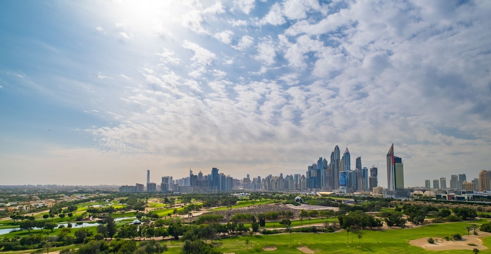 LUX The Modern Golf Skyline Suite