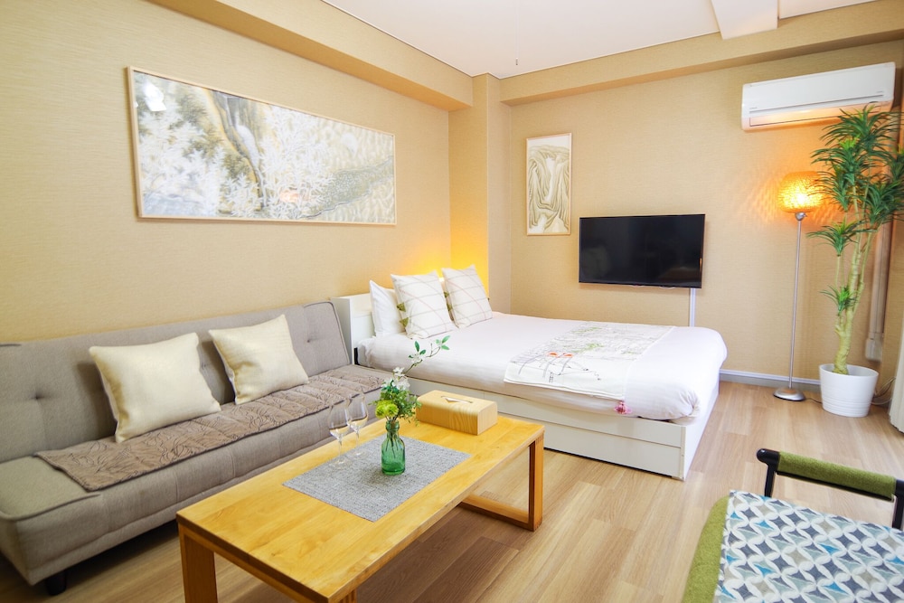 Nipponbashi Art Hotel