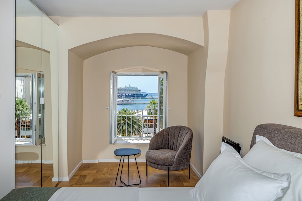 Porta Stella 2-Bedroom Luxury Apartment