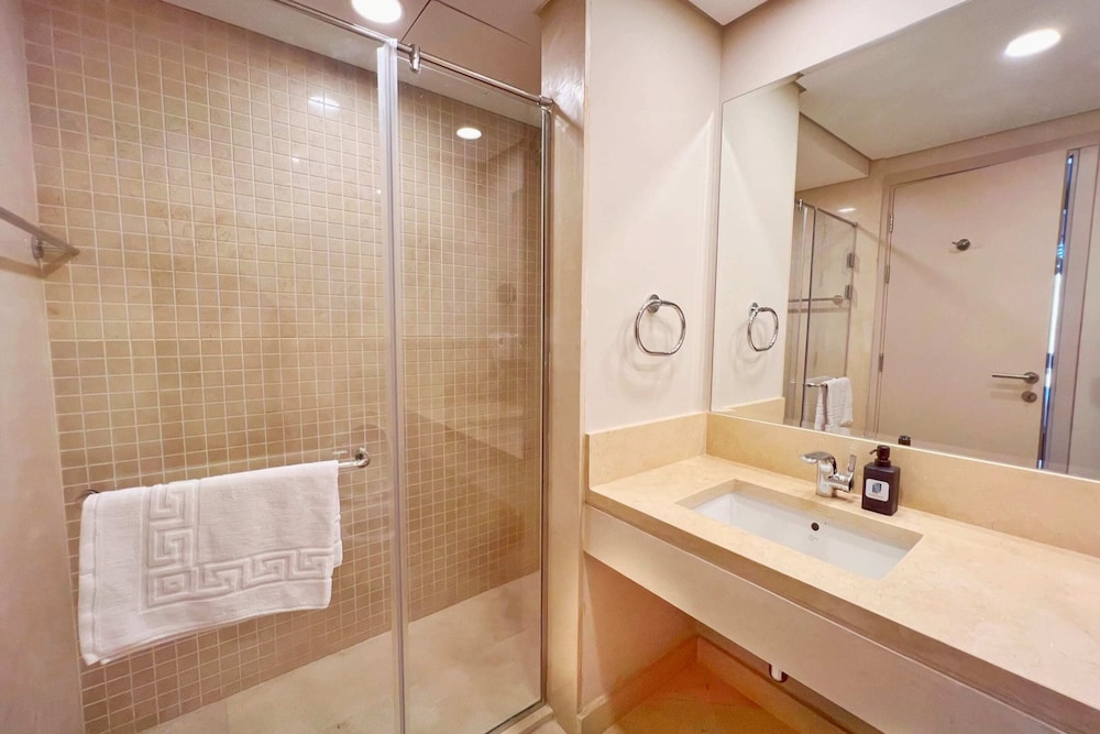 Xuru Stays I Homestyle 3BR Penthouse Pool & Beach View