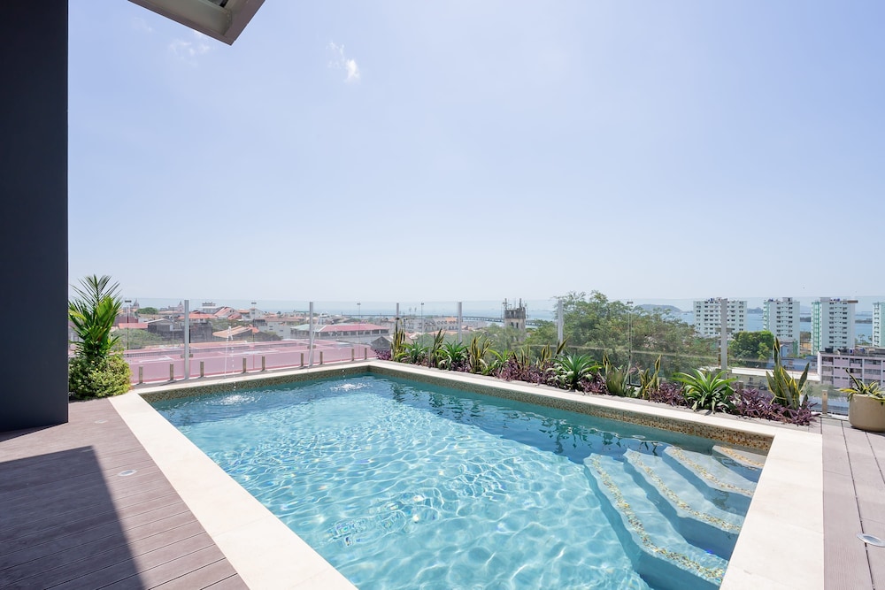w Majestic 1BR w Fantastic Deco in Casco View