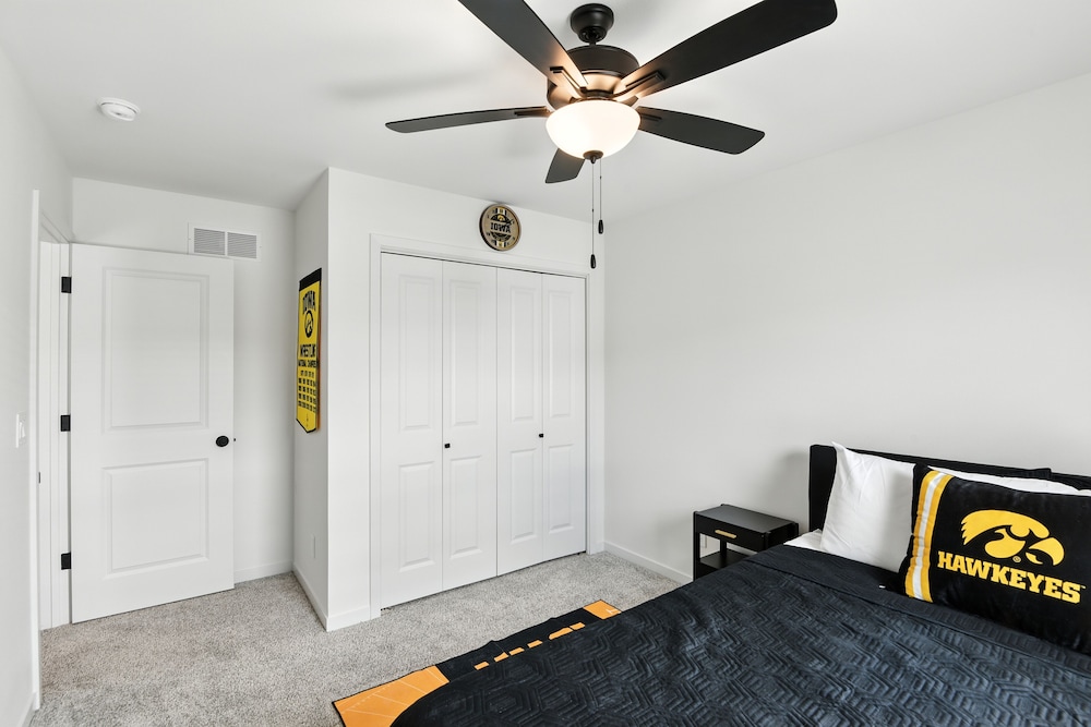 Modern Townhome Retreat In Prime Location 3 Bedroom Townhouse